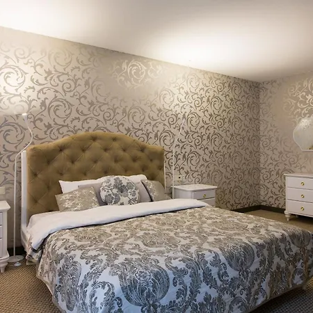 Luxury And Romance In Old Town Apartment